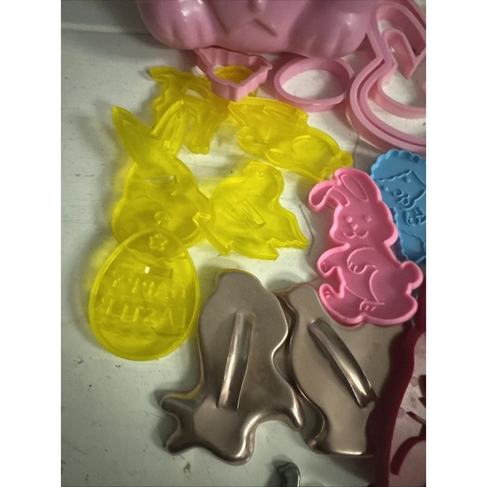 Huge Lot of‎ 33 Vintage Plastic Easter Cookie Cutters Stamps And Jello Mold